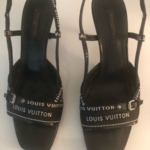 Louis Vuitton shoes size 39 with classic logo